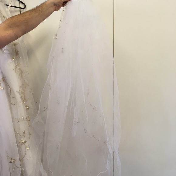Wedding dress.  Size 6, altered down to size 2. - Picture 8 of 9
